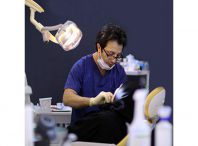 دندانپزشک برای درمان های دندانپزشکی زیبایی